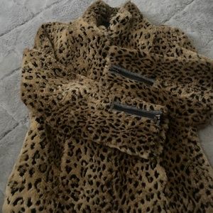 Cute leopard Jacket w/ Zipper accents